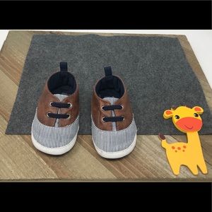 3-6M Carter’s kids pinstripe baby shoes